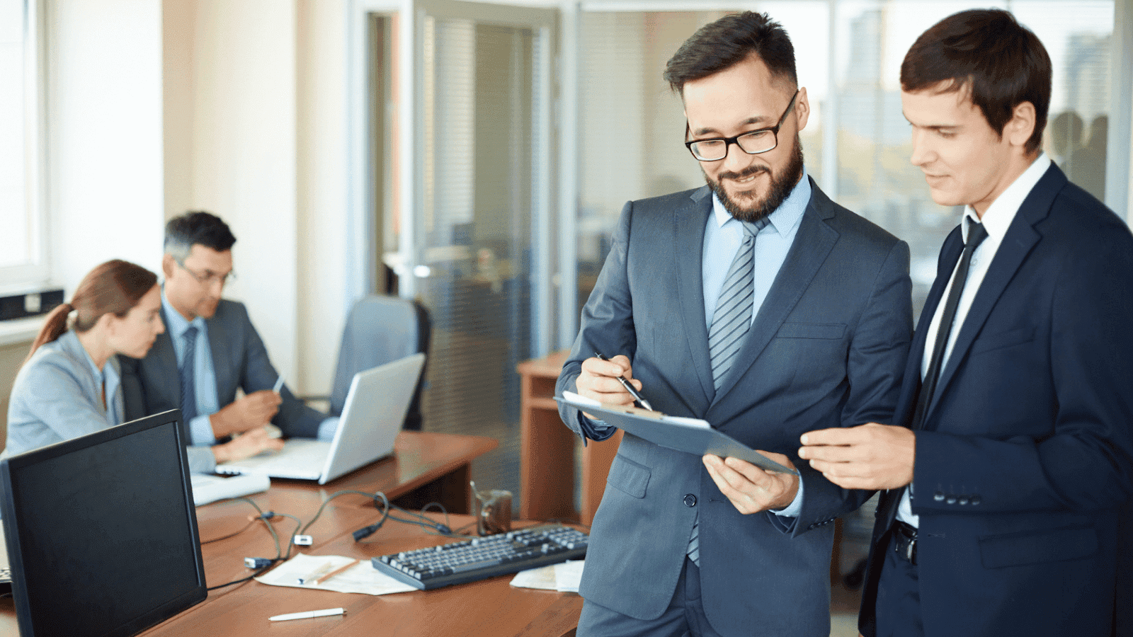 Key Differences Between MSPs and MSSPs MSP and MSSP discussing IT strategy